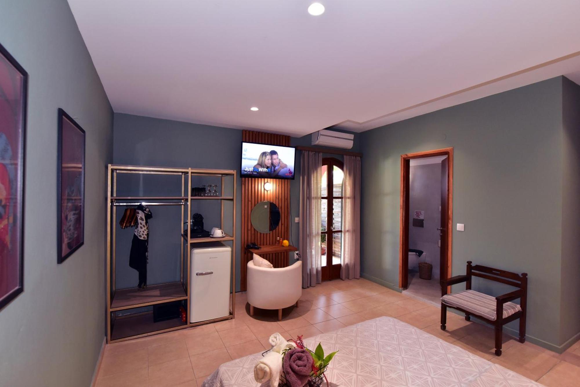 Lord Ape Suites Club Benitses  Ngoại thất bức ảnh